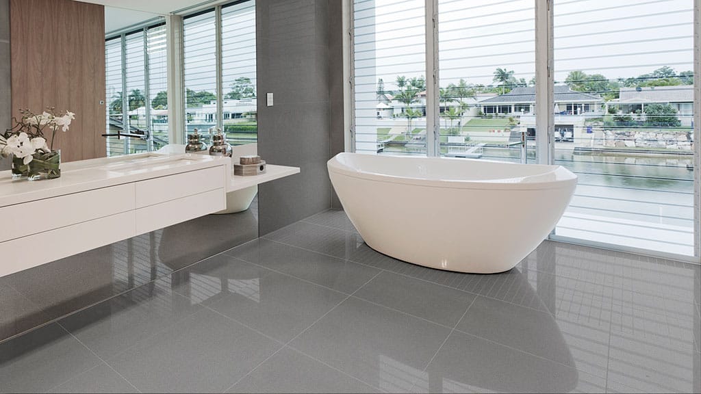 Decorating bathrooms with single-color glossy porcelain tile: AZTECA Cerámica, Smart LUX Collection